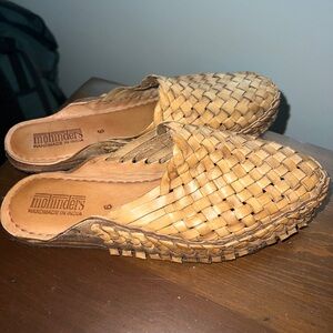Mohinders woven slides